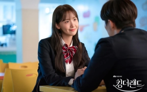 Gaya Yoona SNSD Pakai Seragam Sekolah di 'King the Land' Disorot Media Korea