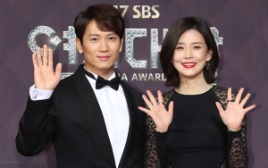 Ji Sung & Lee Bo Young Bawa 2 Anak Demi Kerja Bareng, Dibonusin Foto Keluarga!