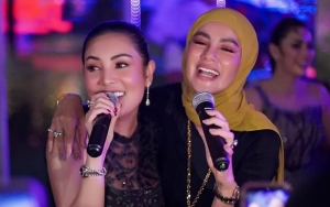 Nindy Ayunda Asyik Karaoke Bareng Bestie di Tengah Tudingan Play Victim