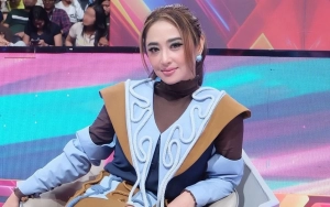Dewi Perssik Kesal Dimanfaatkan Sahabat Soal Rumor Pacar Pilot Selingkuh