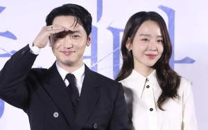 Shin Hye Sun Gak Nyaman Tatapan Mata dengan Byun Yo Han saat Syuting Film 'Following'