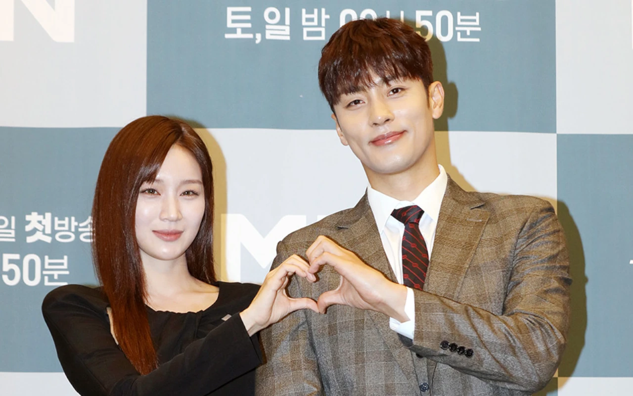 Sung Hoon dan Jung Yoo Min Justru Saingan Ekspresi Dingin Saat Nikah di 'Perfect Marriage Revenge'