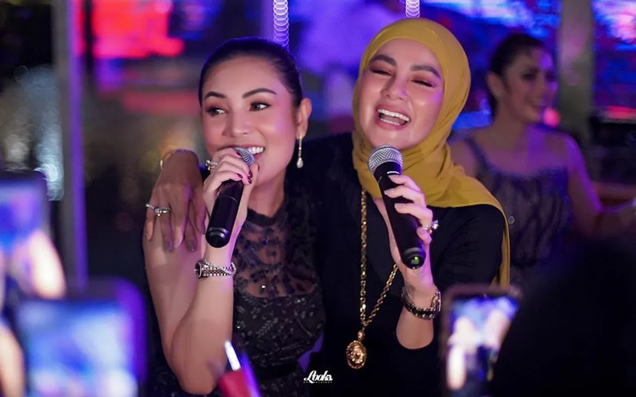 Nindy Ayunda Asyik Karaoke Bareng Bestie di Tengah Tudingan Play Victim
