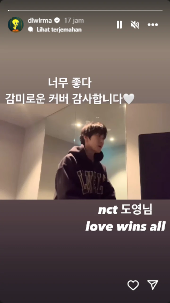 IU Dibuat Terpesona kala Lihat Doyoung NCT Cover \'Love Wins All\'