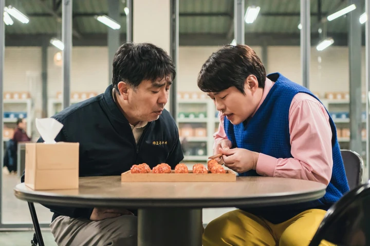 Drama Kim Yoo Jung \'Chicken Nugget\' Raih Prestasi di Netflix Meski Alurnya Dianggap Random