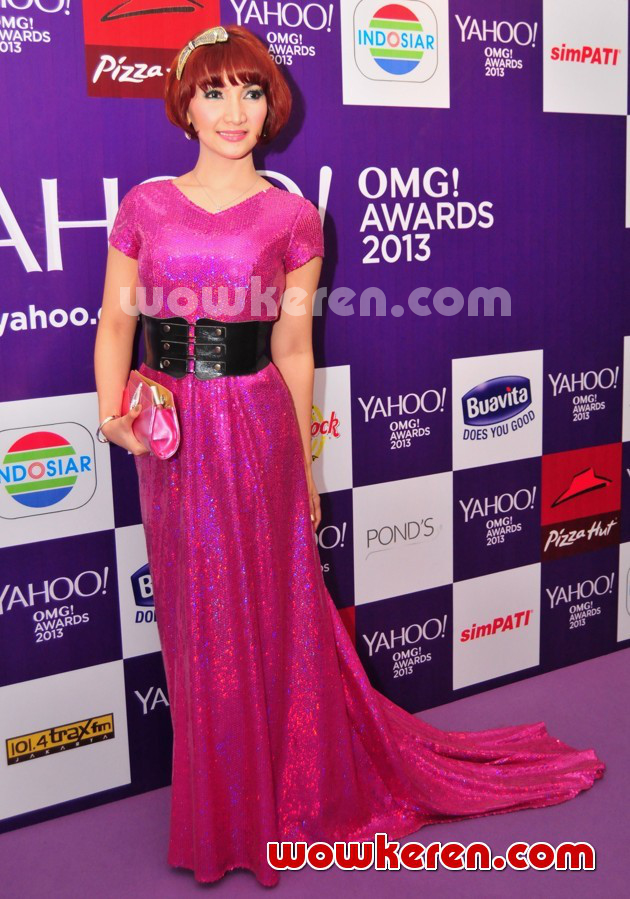 Gambar Foto Roro Fitria Hadir di 'Yahoo OMG! Awards 2013'