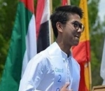 Iqbaal di Podium Wisuda