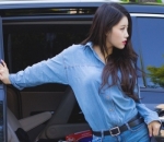 Keluar dari Mobil, Mijoo Langsung Pasang Pose Keren