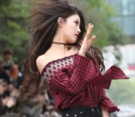 Semangat Banget, Mijoo Pose Aneh Begini