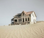 Rumah yang Dipenuhi Pasir di Namibia