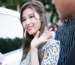 1. Sana Twice Miliki Mata Bersinar