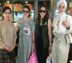 Atasan Corak Bunga-Bunga Bikin Wajah Mayangsari Terlihat Segar