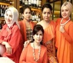 Makeup Minimalis, Mayangsari Pede Umbar Bahu Mulus 