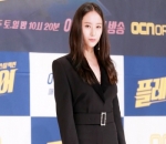 Krystal Tampil Elegan di Jumpa Pers