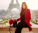 Tak Takut Jatuh, Patricia Berpose dengan Latar Menara Eiffel