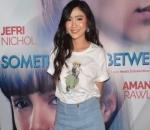 Pose Sendiri, Febby Rastanty Pamer Senyum Ceria ke Awak Media