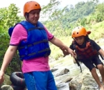 Steven Rumangkang Liburan Bersama Anak-Anak di Alam 