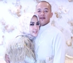 Syahrini dan Ridwan Zaelani Berbagi Pelukan di Hari Raya