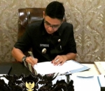Tak Hanya di Lapangan, Pasha Serius Mengurus Berbagai Berkas Pemerintahan