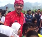 Dampingi Anak-Anak Palu Bertemu Kelompok Musik Asal Spanyol di Kawasan Wisata