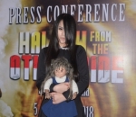 The Sacred Riana Tampil Misterius dengan Dress Gelap Khas Dirinya