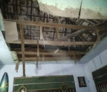 Atap Rumah yang Jebol Parah Akibat Gempa