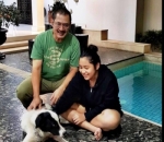 Bambang dan Khirani Bersama Anjing Kesayangan