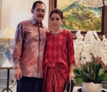 Mayangsari dan Bambang Tampil Serasi Pakai Baju Batik