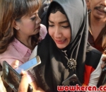 Roro Fitria Menangis Histeris Menuju Sel Tahanan