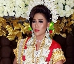 Usai Pengajian, Evi Masamba Menjalani Prosesi Khatam Al Quran