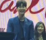 Fans Mendadak Teriak Histeris, Lee Jong Suk Tertawa