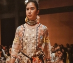Pamerkan Atasan Berwarna Cream, Laura Basuki Tampil Anggun