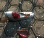 Serpihan Lampu Sayap Pesawat yang Rusak