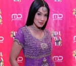 Titi Kamal Pakai Ungu Saat Diwali, Boleh Diadu Cantiknya