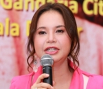 Saat konser nanti, Rossa tak berencana berkolaborasi dengan penyanyi lain