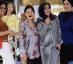 Berteman dengan Banyak Artis