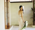 Tampilan Keseluruhan Gaun Pengantin Kat Ramnani dari Belakang