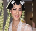 Tampilan Cantik Paula Verhoeven Kenakan Makeup dengan Adat Jawa