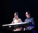 Raisa Bersama Sang Keyboardist