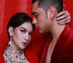 Pemotretan Irish Bella dan Giorgino Abraham dengan konsep warna merah