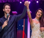 Nick dan Priyanka Berpegangan Tangan Saat Prosesi Sangeet