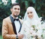 Romantis Banget, Giliran Achmad Hulaefi Gandeng Tangan Lindswell Kwok