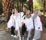 Pose Bareng Keluarga, Via Vallen Tak Kalah Kece