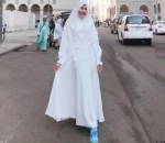 Pamer Pose Di Jalanan Madinah, Via Vallen Mirip Bidadari Surga Nih