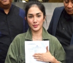 Sakit Hati Anak Dihina, Ussy Sulistiawaty Akhirnya Laporkan Haters ke Polisi