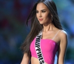 Catriona Gray Terlihat Cantik dan Seksi Kenakan Swimsuit