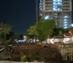 Jalan Raya Gubeng yang Bersebelahan dengan Proyek RS Siloam Ambles 