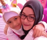 Putri Metha Juga Ikut Berhijab