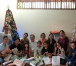Imut Pakai Kostum Merah, Gempita Habiskan Natal Bersama Keluarga Gading