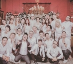 Ada Tata Janeeta, Aura Kasih Pose Ceria Bareng Sahabat di Hari Pernikahan